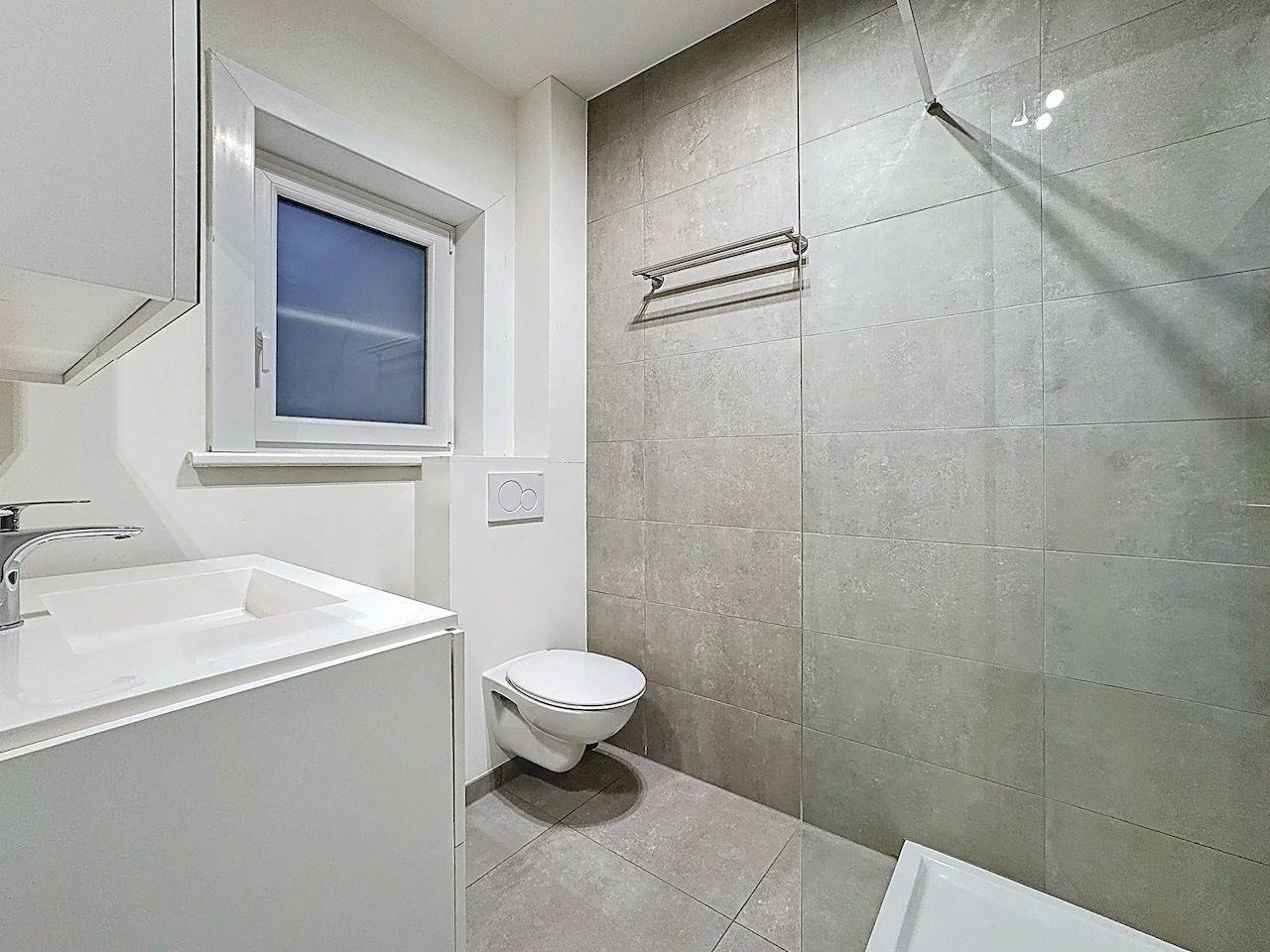 Volledig gemeubeld eigentijds appartement op een boogscheut van de Zeedijk. foto 11