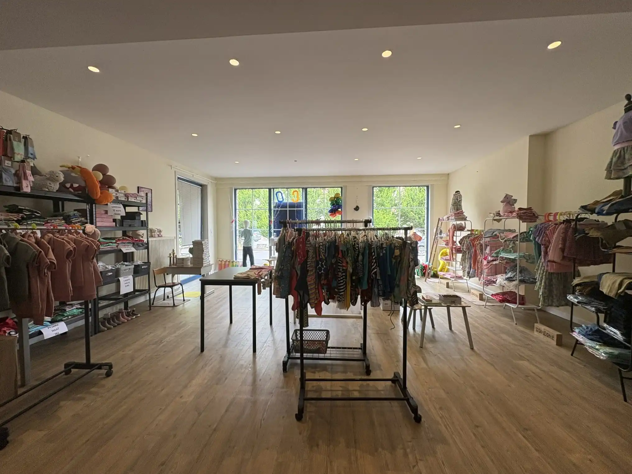 Commerciële ruimte in hartje Astene op uitstekende ligging foto 3