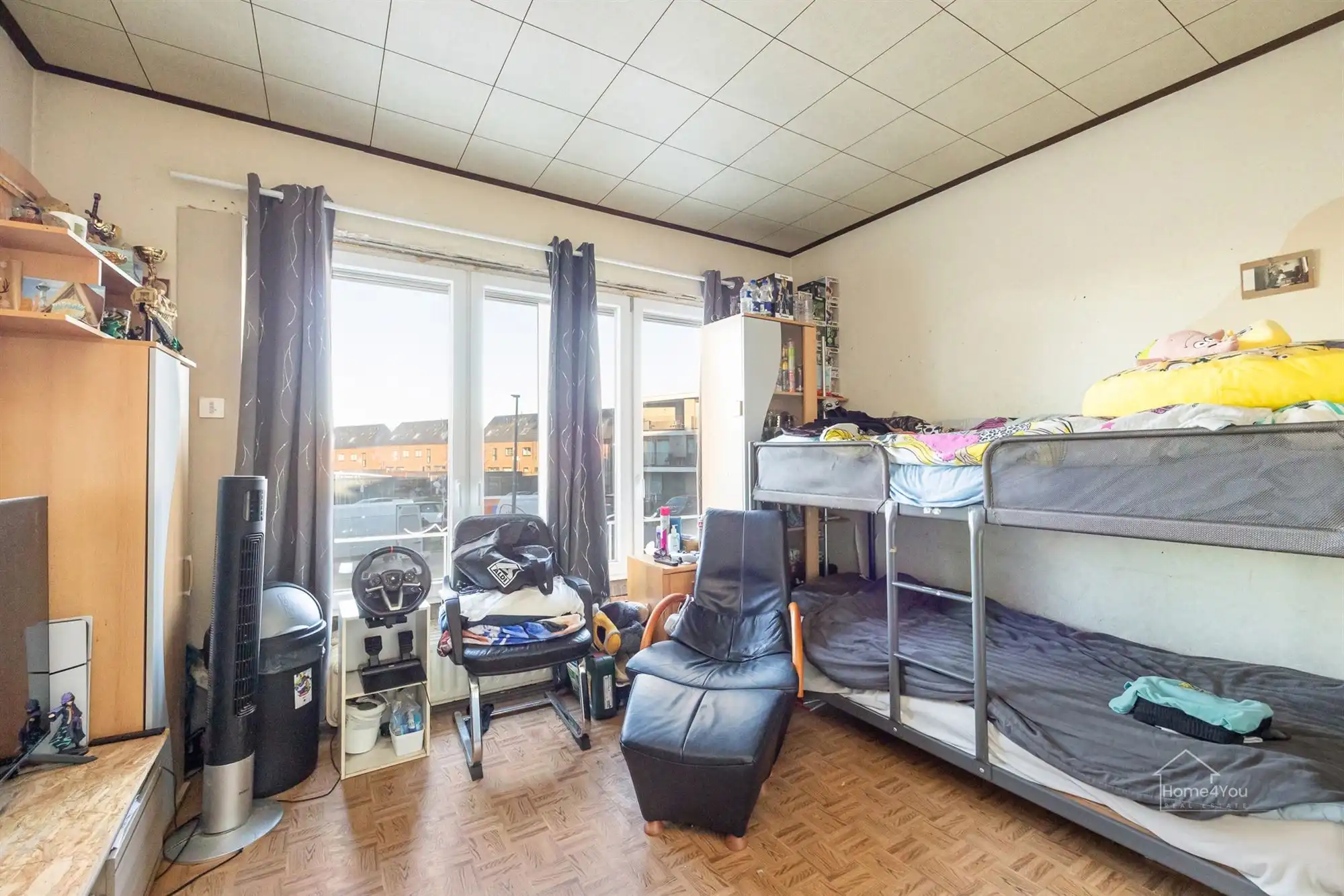 Op te frissen woning met zéér ruime extra zolder foto 12