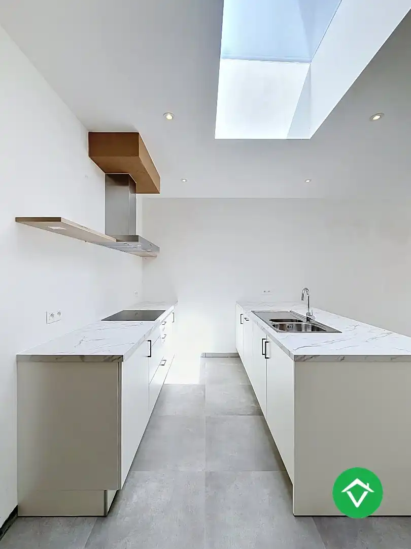Centraal gelegen nieuwbouwwoning met 3 slaapkamers, tuin en overdekte autostaanplaats foto 5