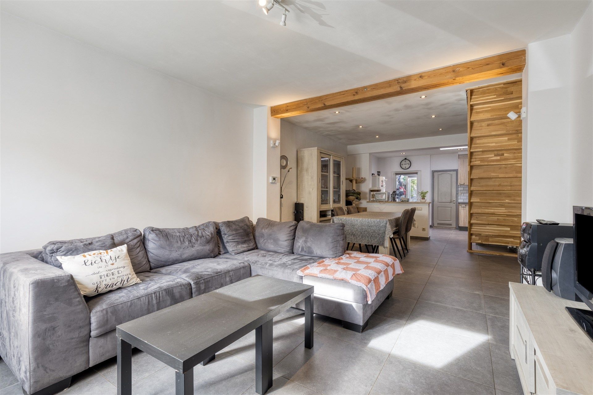 Charmante, instapklare woning in Wetteren met toffe tuin foto 2