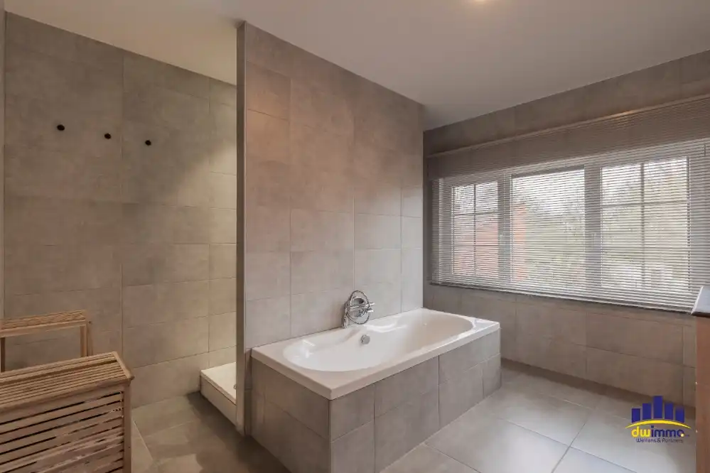 Instapklare, volledig gerenoveerde woning met 4 slaapkamers & ruime tuin in Evergem foto 10