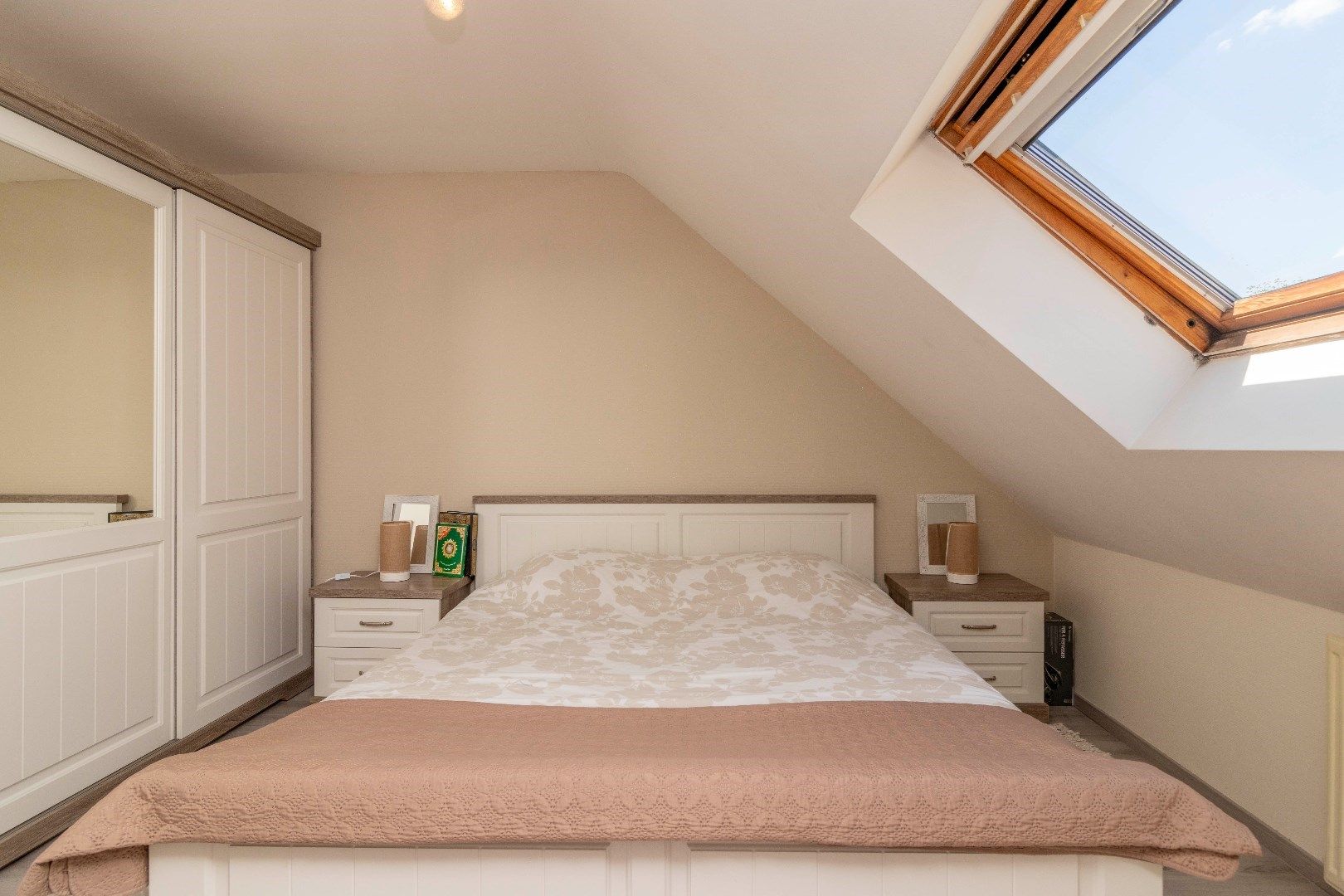 Ruim duplexappartement met gelijkvloerse handelsruimte foto 19