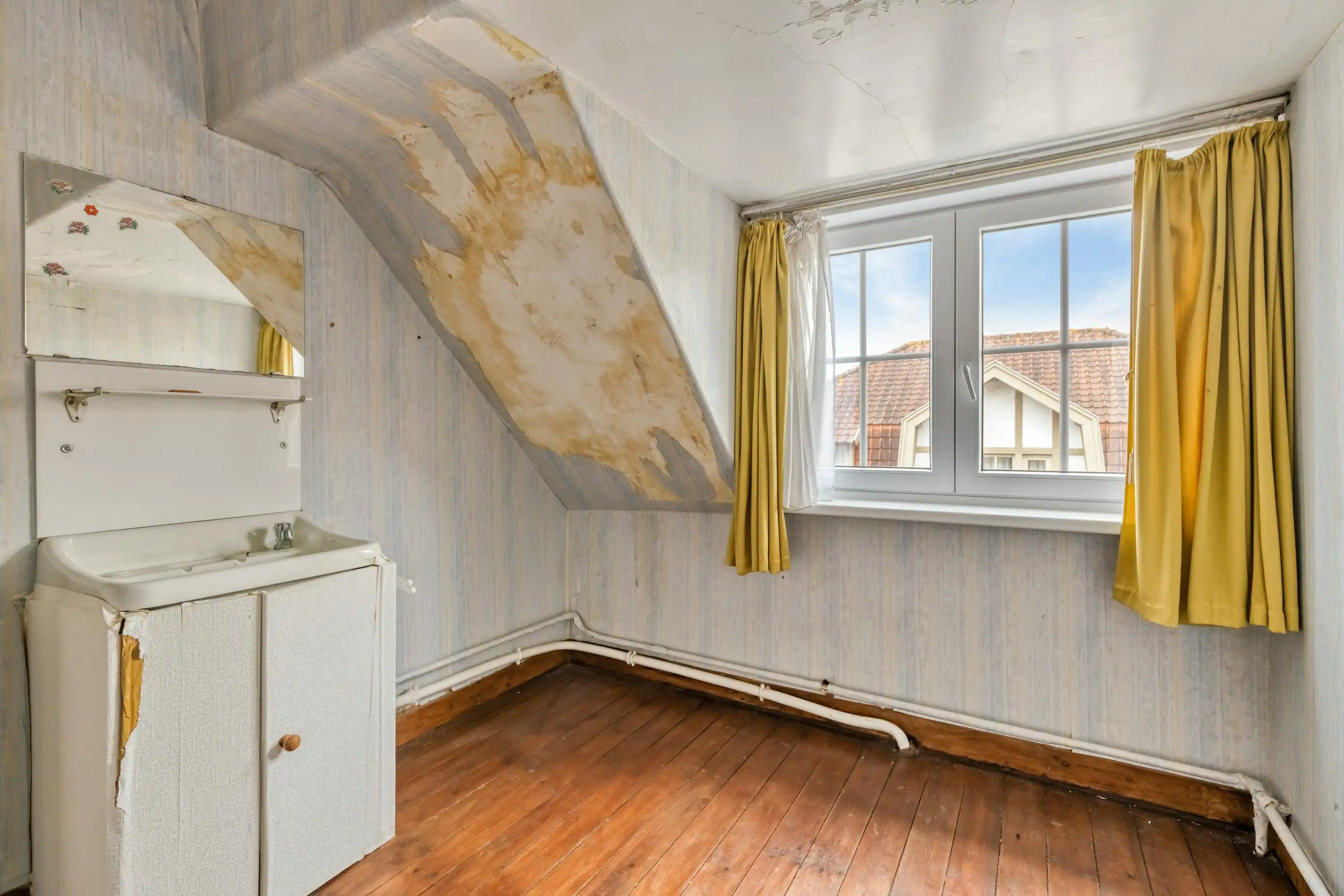 Charmante te renoveren woning met garage in centrum De Panne foto 13