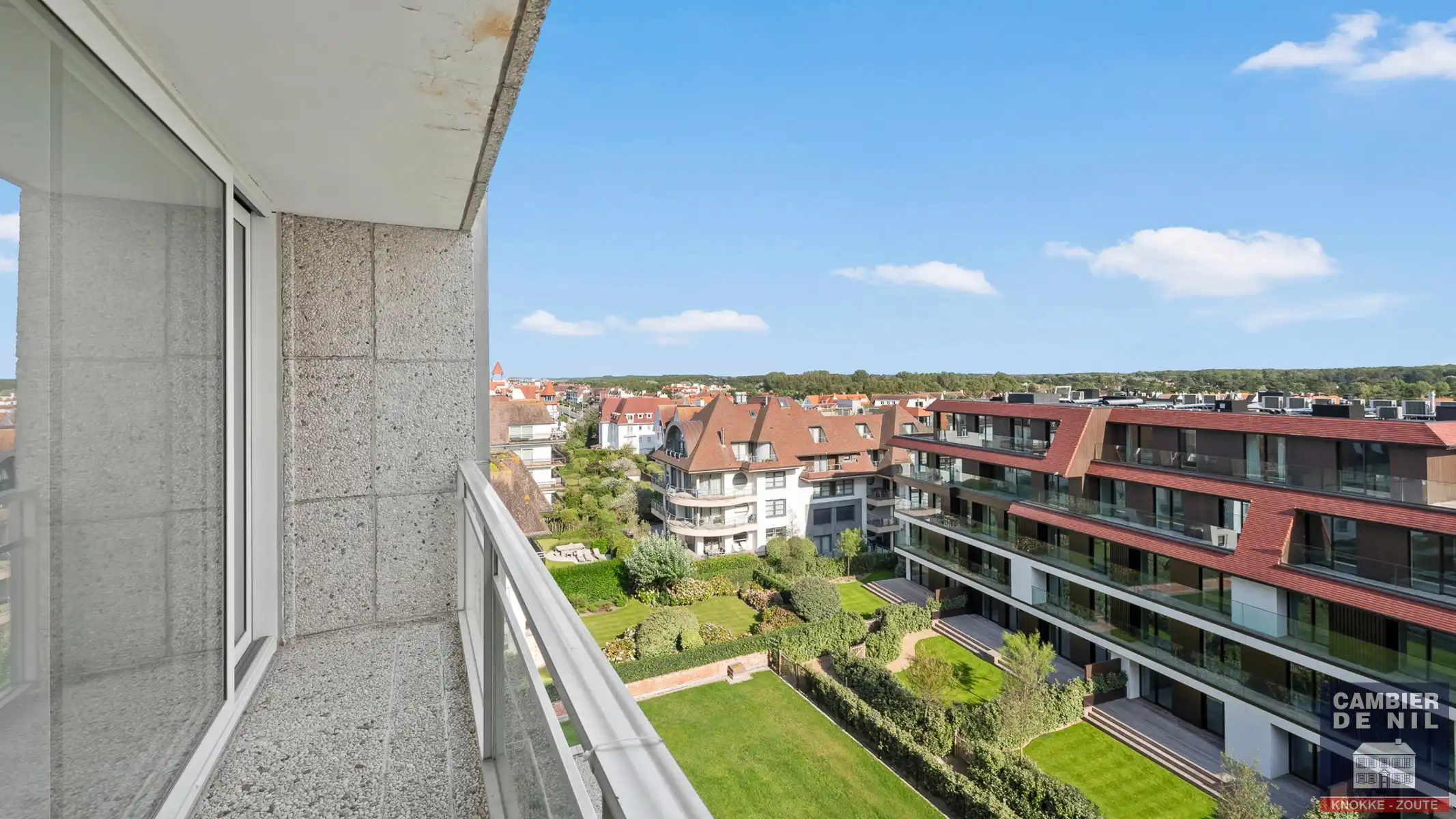 Schitterend gerenoveerd en gemeubeld appartement met fantastisch zicht over de Approach en Minigolf van het Zoute foto 6