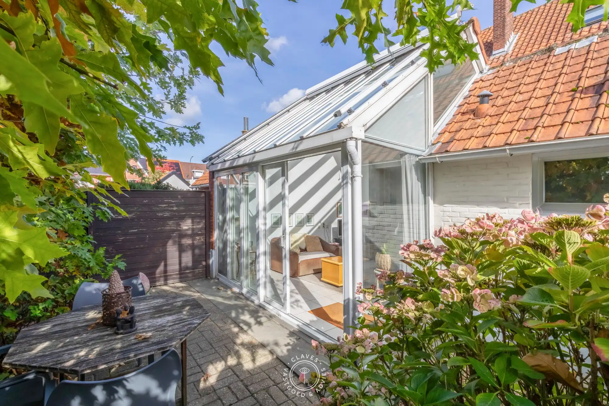Gezellige gezinswoning met achteruitweg foto 2
