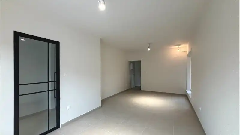 Gerenoveerde 3-slaapkamerwoning met ruim TERRAS te huur in Sint-Michiels Brugge foto 2