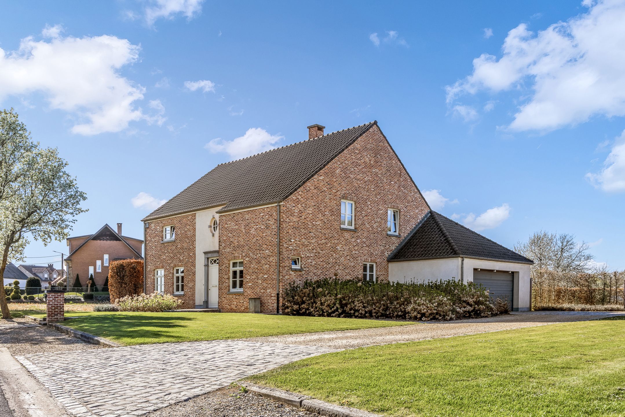 Instapklare, vrijstaande woning te Zichen foto {{pictureIndex}}