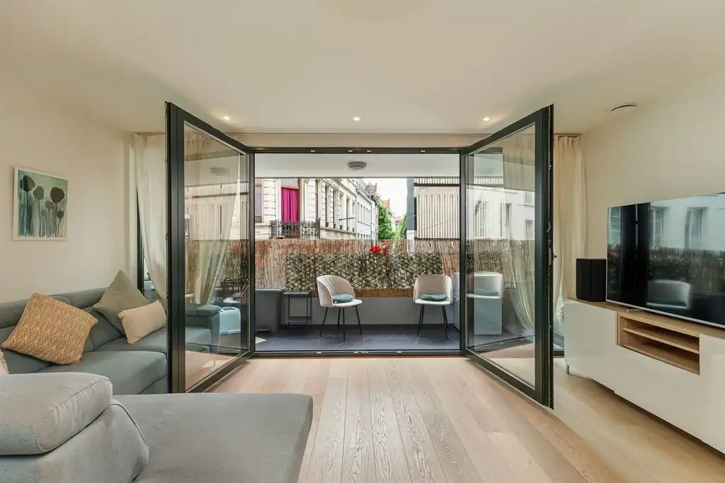 Gerenoveerd appartement met terras foto 3