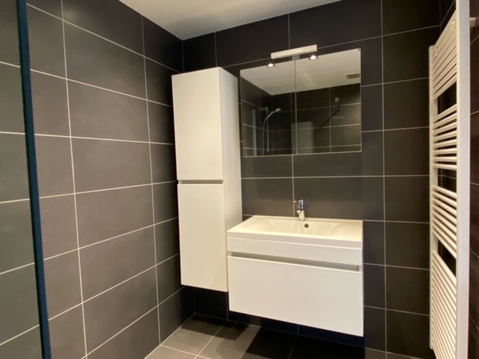 RUIM APPARTEMENT (71,35m2) MET 1 SLK, ONDERGRONDSE AUTOSTANDPLAATS EN KELDERBERGING TE HASSELT foto 10