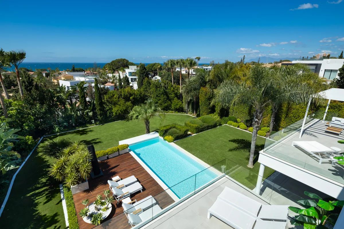 Exclusieve Award-winnende villa in Marbesa: luxe wonen op slechts stappen van het strand! foto 6