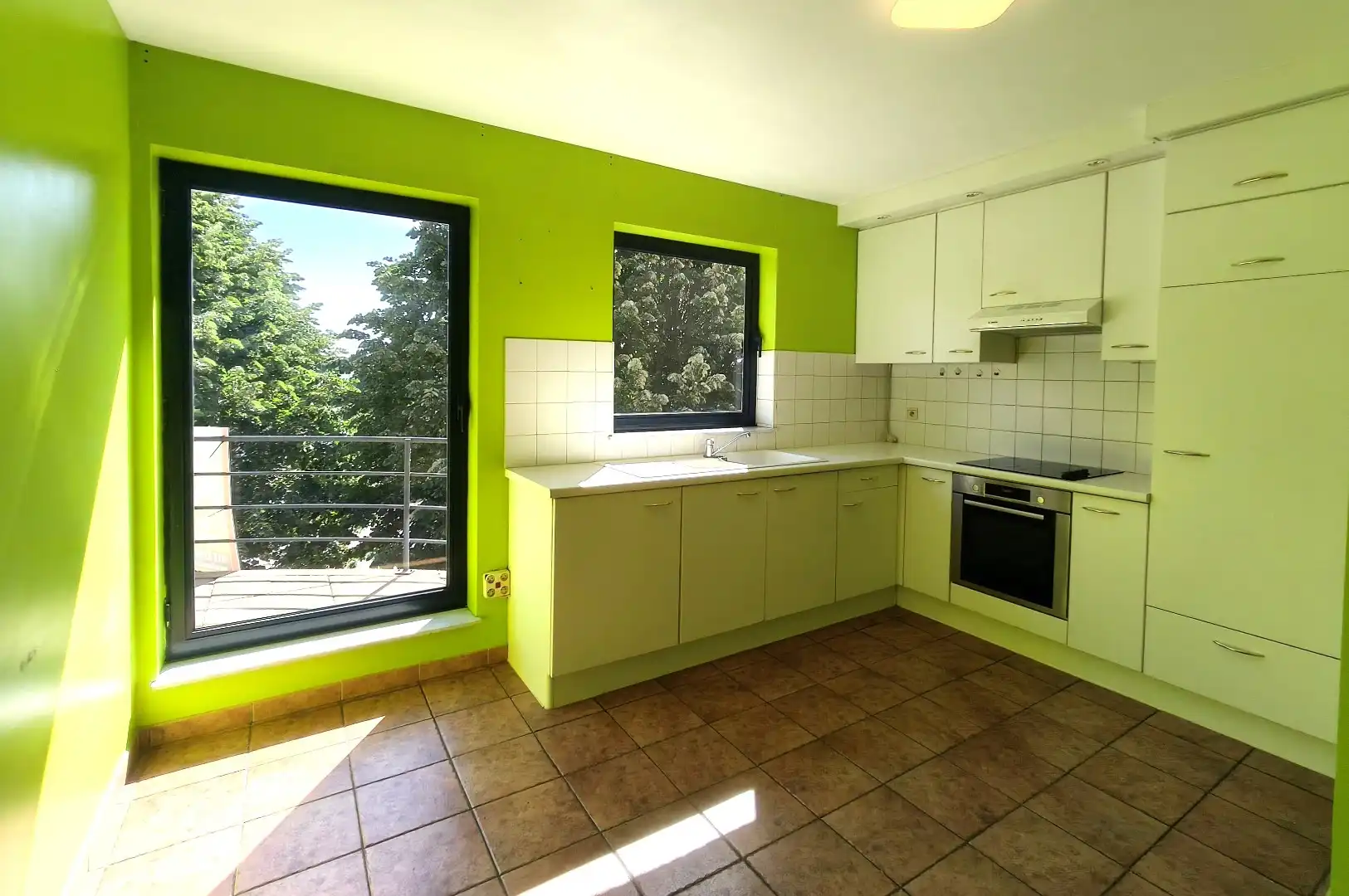 RUIM APPARTEMENT (124M²) MET GARAGE - PRACHTIG GELEGEN foto 9