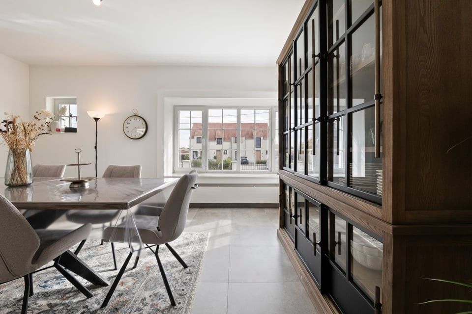 RUIME, GERENOVEERDE OPEN BEBOUWING MET 6 SLKS EN KNAPPE TUIN IN ALKEN foto 13