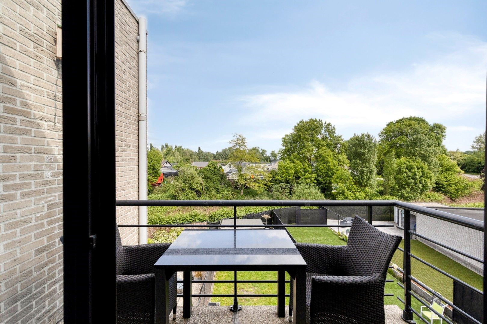 Instapklaar 2-slaapkamer appartement met zonnig terras en optionele garagebox foto 14