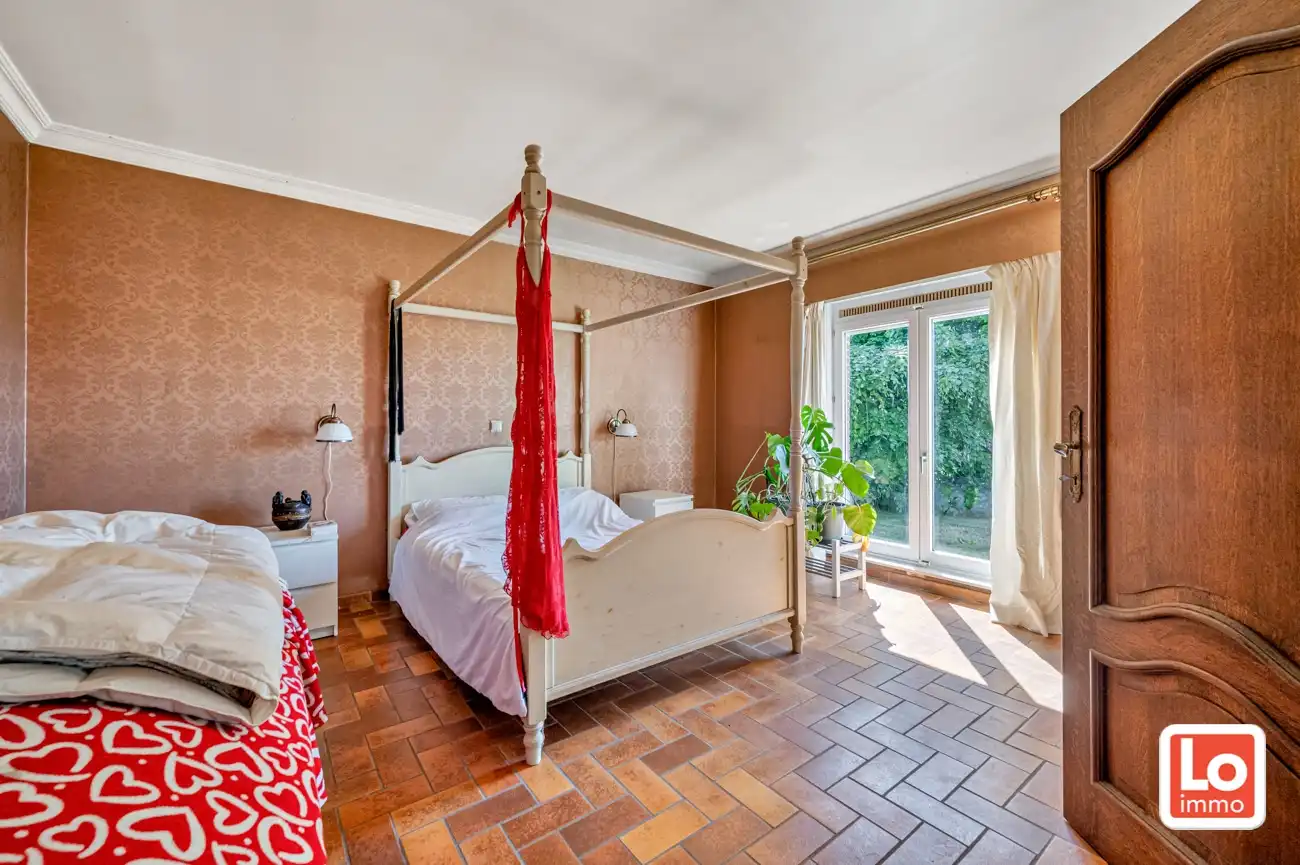 Ruime te renoveren open villa met inpandige garage op een héél rustige toplocatie met open zicht in Lochristi! foto 10