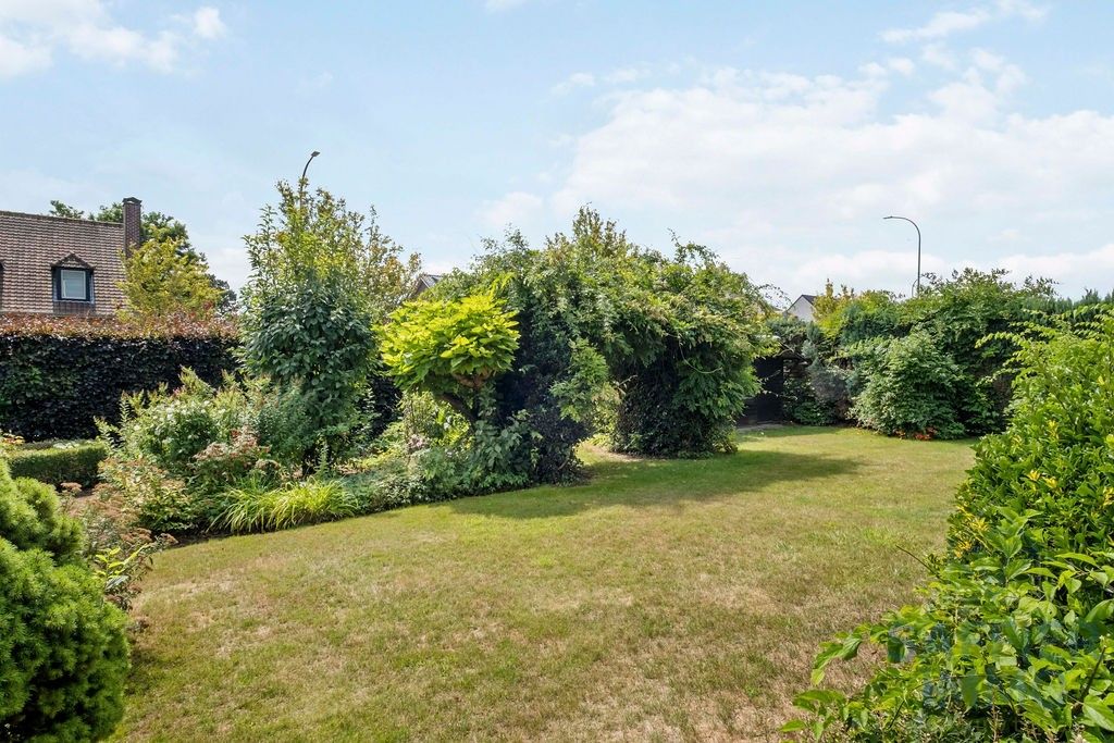 Ruime gezinswoning met zonnige tuin en 5 slaapkamers in hartje Izegem foto 5