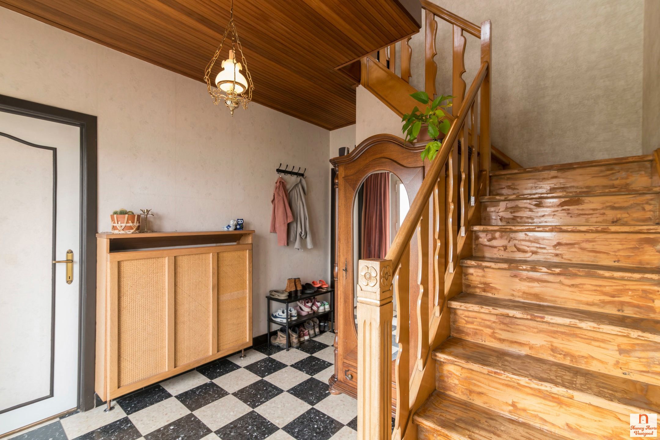 Sfeervolle jaren ’60-woning met grote tuin in rustige straat foto 13