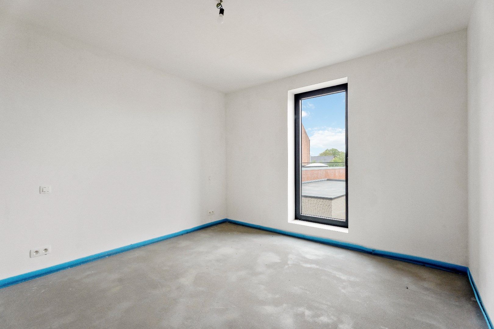 RUIME HALF OPEN NIEUWBOUWWONING MET 4 SLPKS | TUIN | GARAGE foto 13