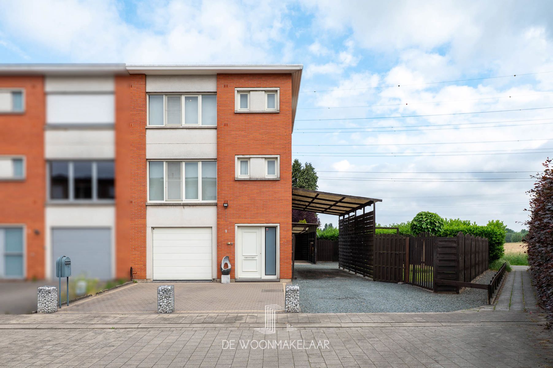 Halfopen bel-etage met 3 SLK's en carport vlakbij De Reukens foto {{pictureIndex}}
