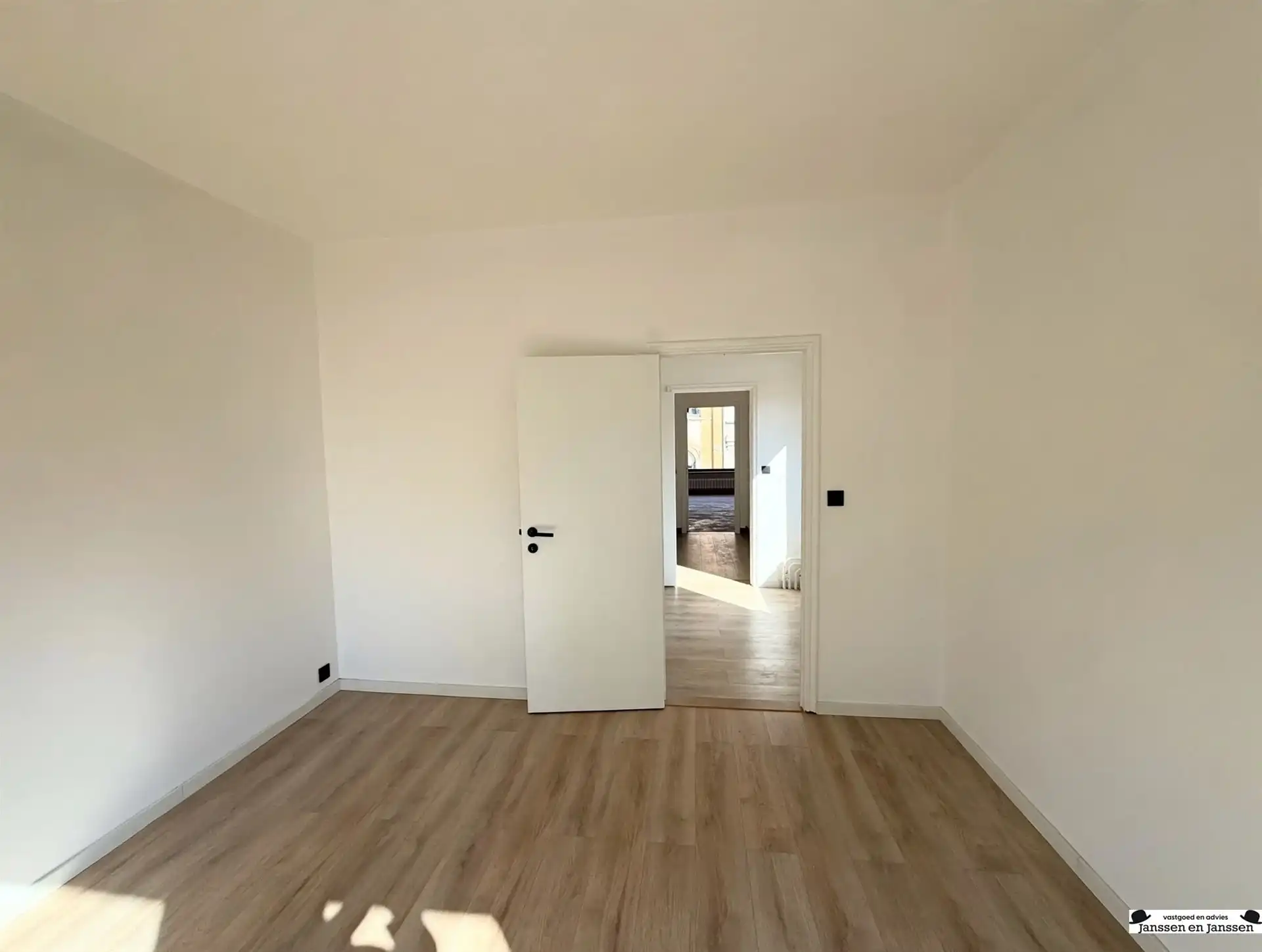 Lichtrijk appartement met 2 slaapkamers en terras foto 11