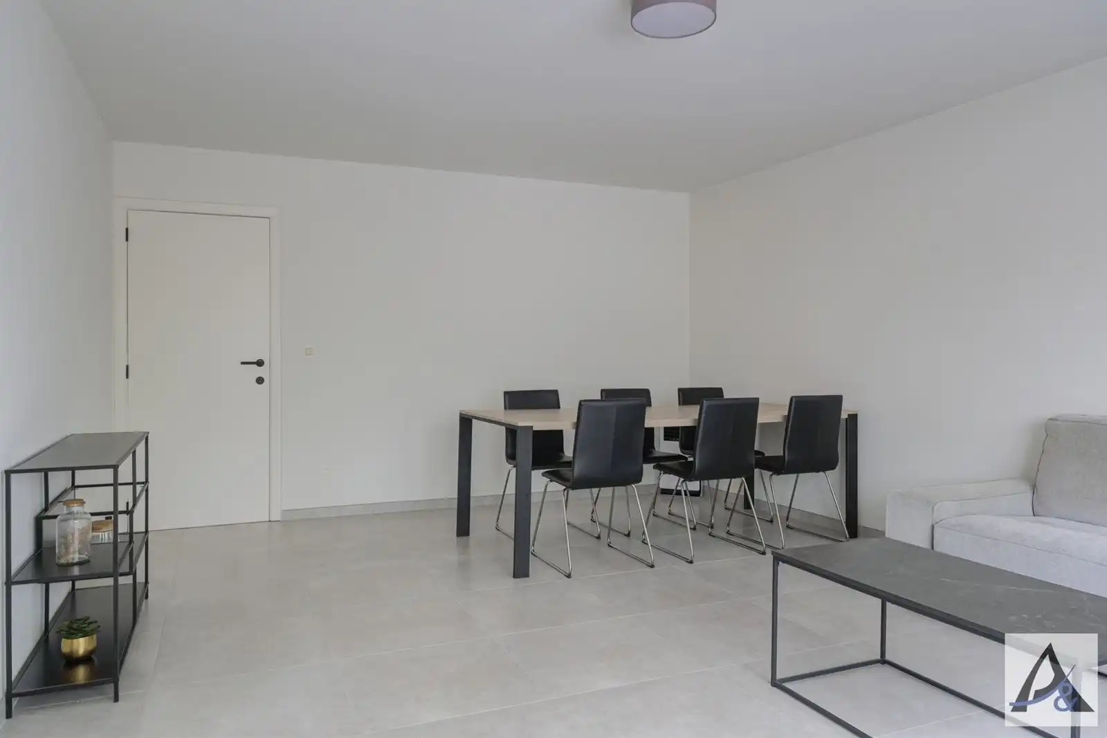 Instapklaar gelijkvloers appartement in hartje Bilzen met garage foto 8