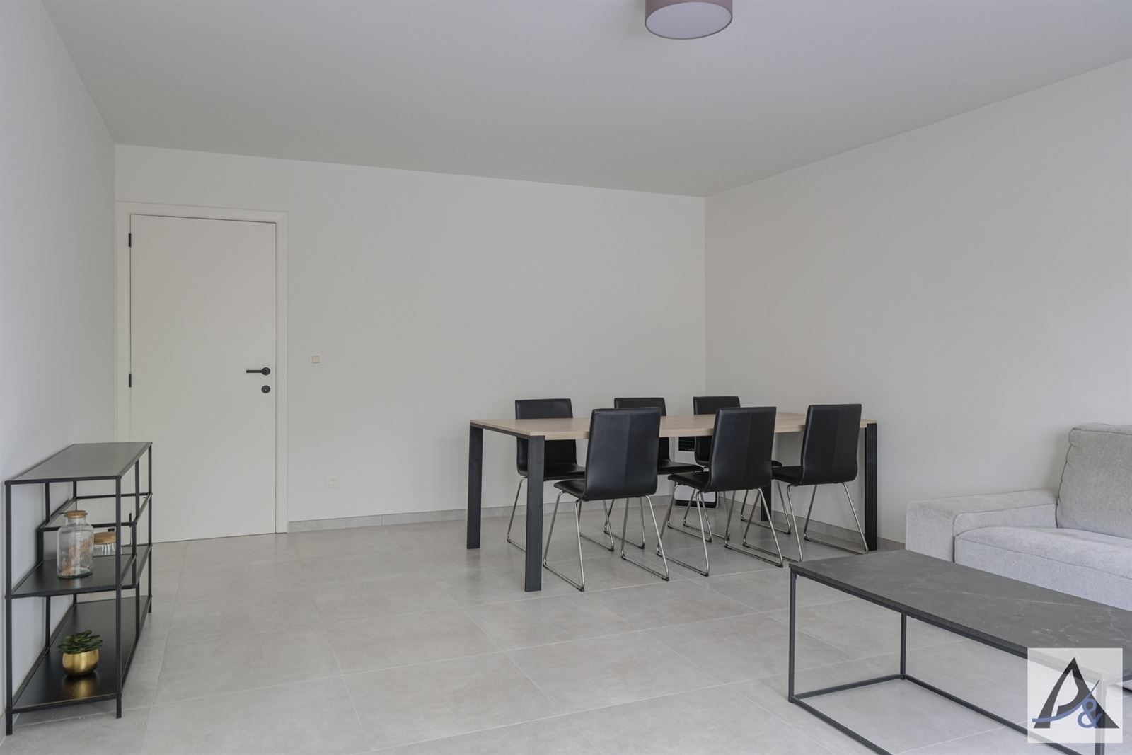 Instapklaar gelijkvloers appartement in hartje Bilzen met garage foto 8