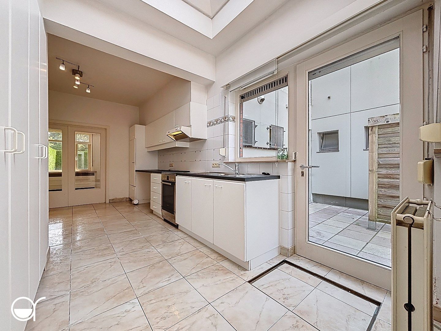 Meergezinswoning met 2 appartementen en kantoorruimte foto 6