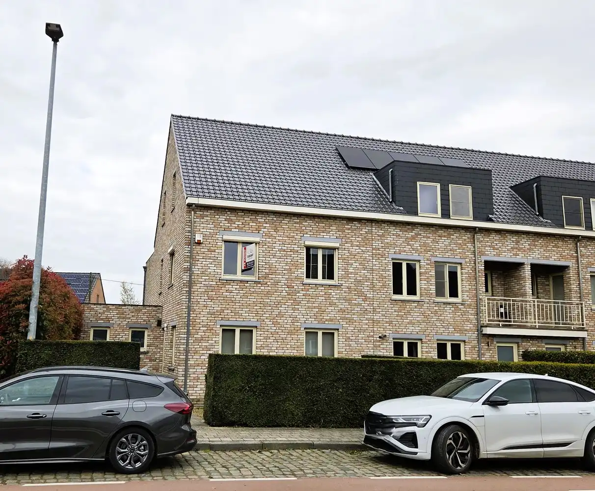 Zeer ruime gezinswoning te centrum Heist, 4 tot 5 slaapkamers met dubbele garage. foto 14