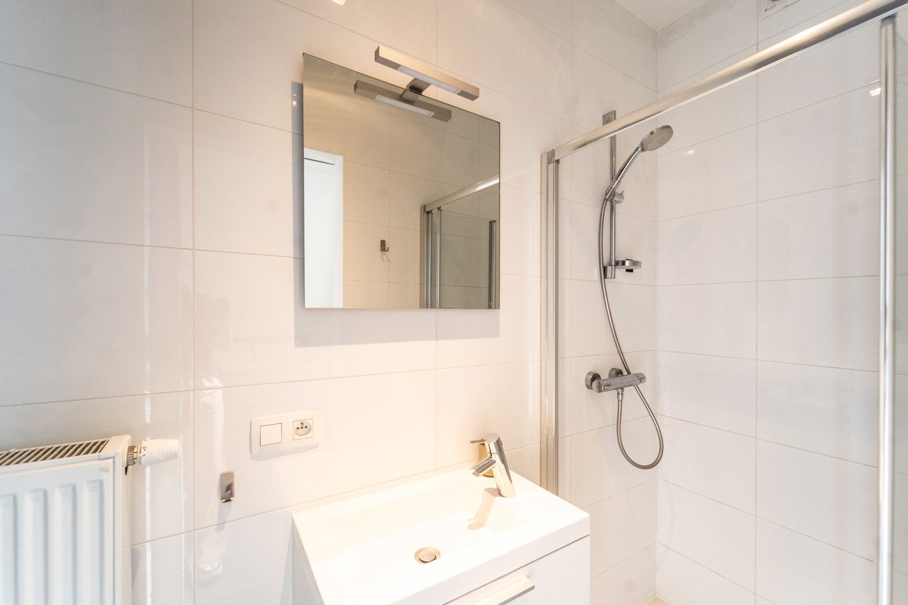 Trendy bemeubeld gelijkvloers appartement met buitenruimte foto 7