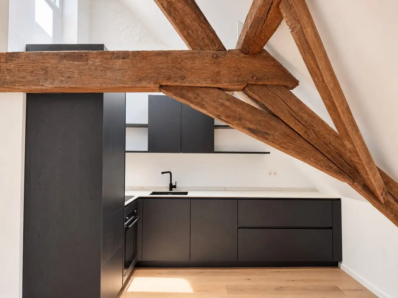 Stijlvol dakappartment Te Huur op toplocatie in centrum Lier foto 3