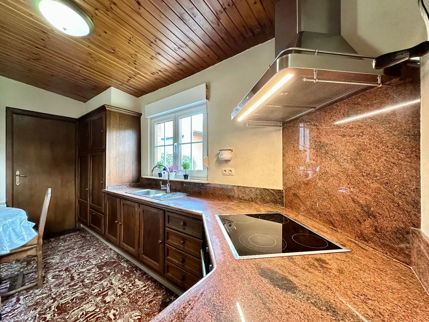 Ruime gezinswoning met prachtige tuin nabij centrum Tongeren foto 10