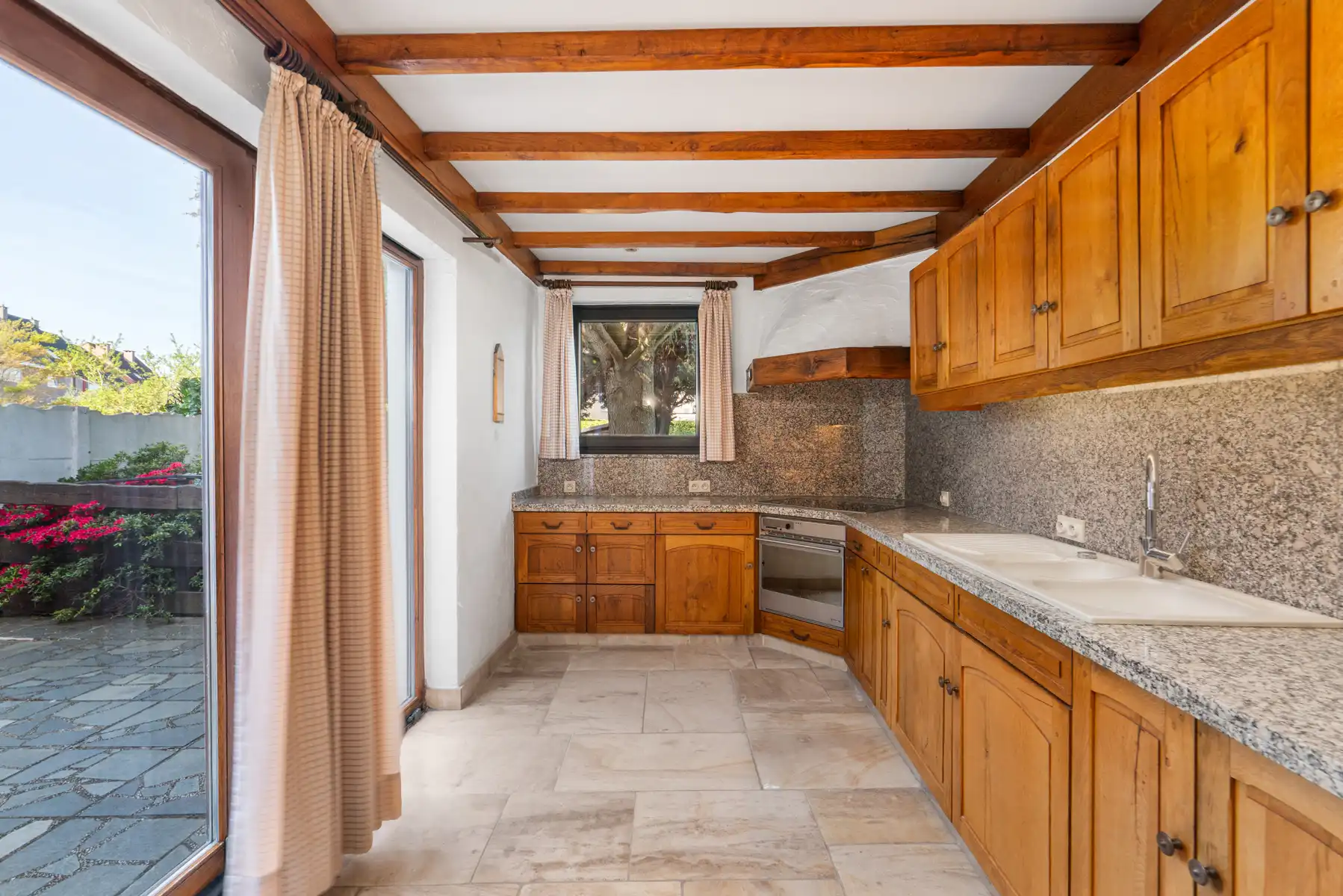 Gezinswoning met 3 slaapkamer + aangelegde tuin te Koningslo foto 8