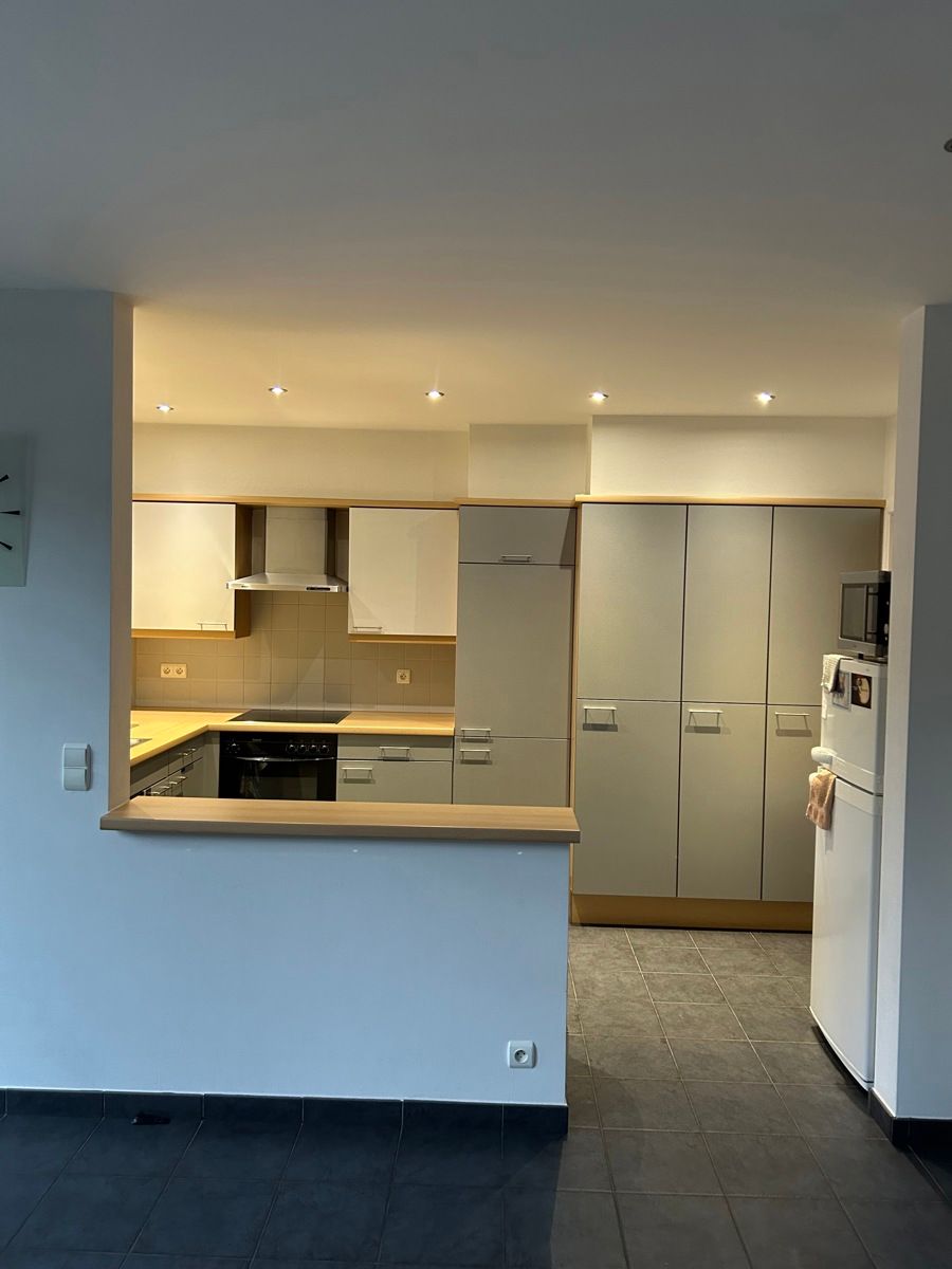 Gezellig modern zuinig appartement 106m² met 2 slaapkamer, gelegen aan de rand van Bilzen centrum, vlakbij supermarkt, trein en bushaltes, gezellige cafés en bistro’s. foto 4