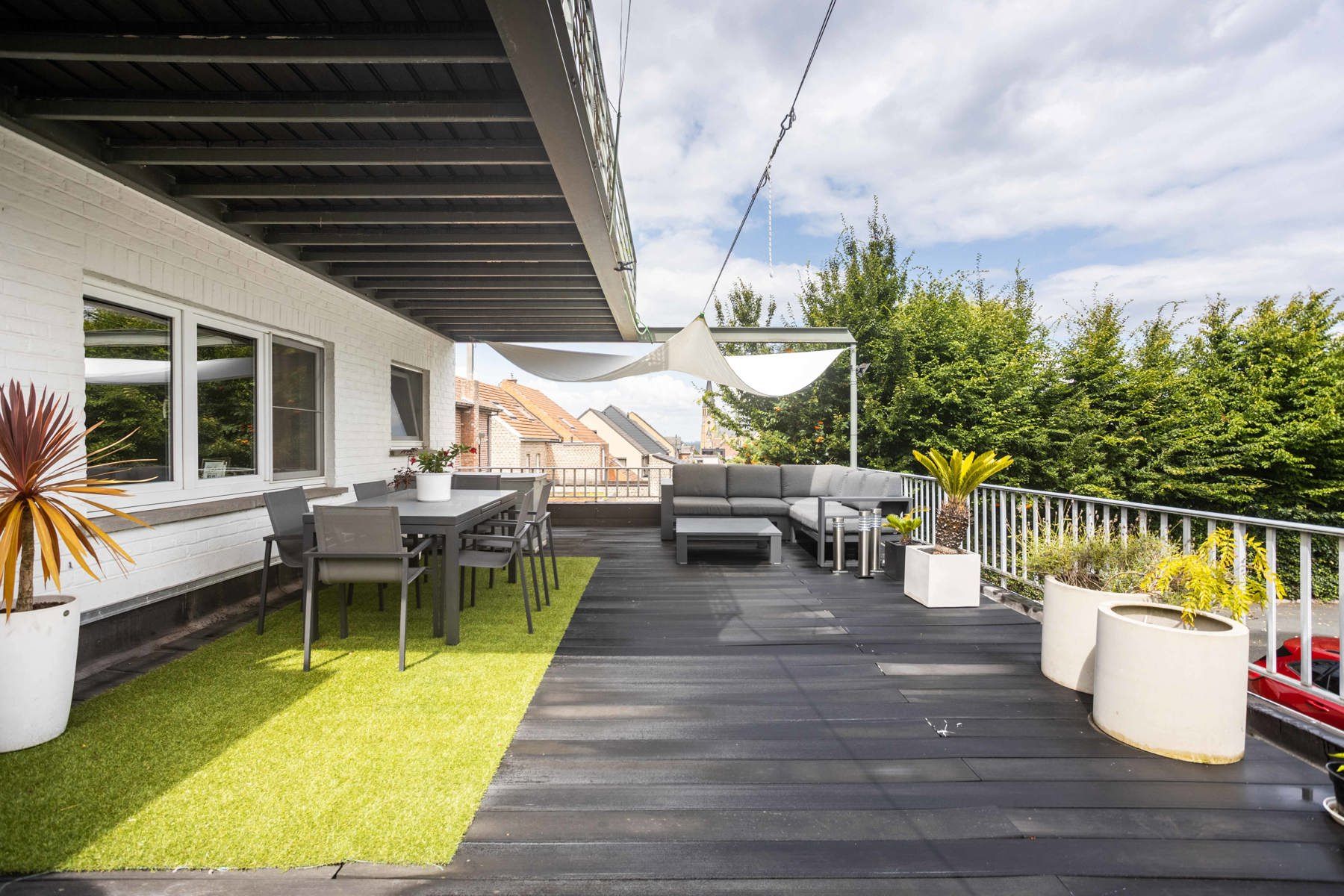 Stijlvol app. met 3 slaapkamers, ruim terras en staanplaats foto 2