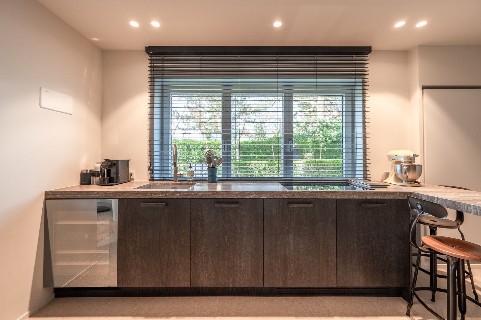 Prachtig tuinappartement met 3 volwaardige slaapkamers, gelegen in een paadje op een topligging in het Zoute. foto 11