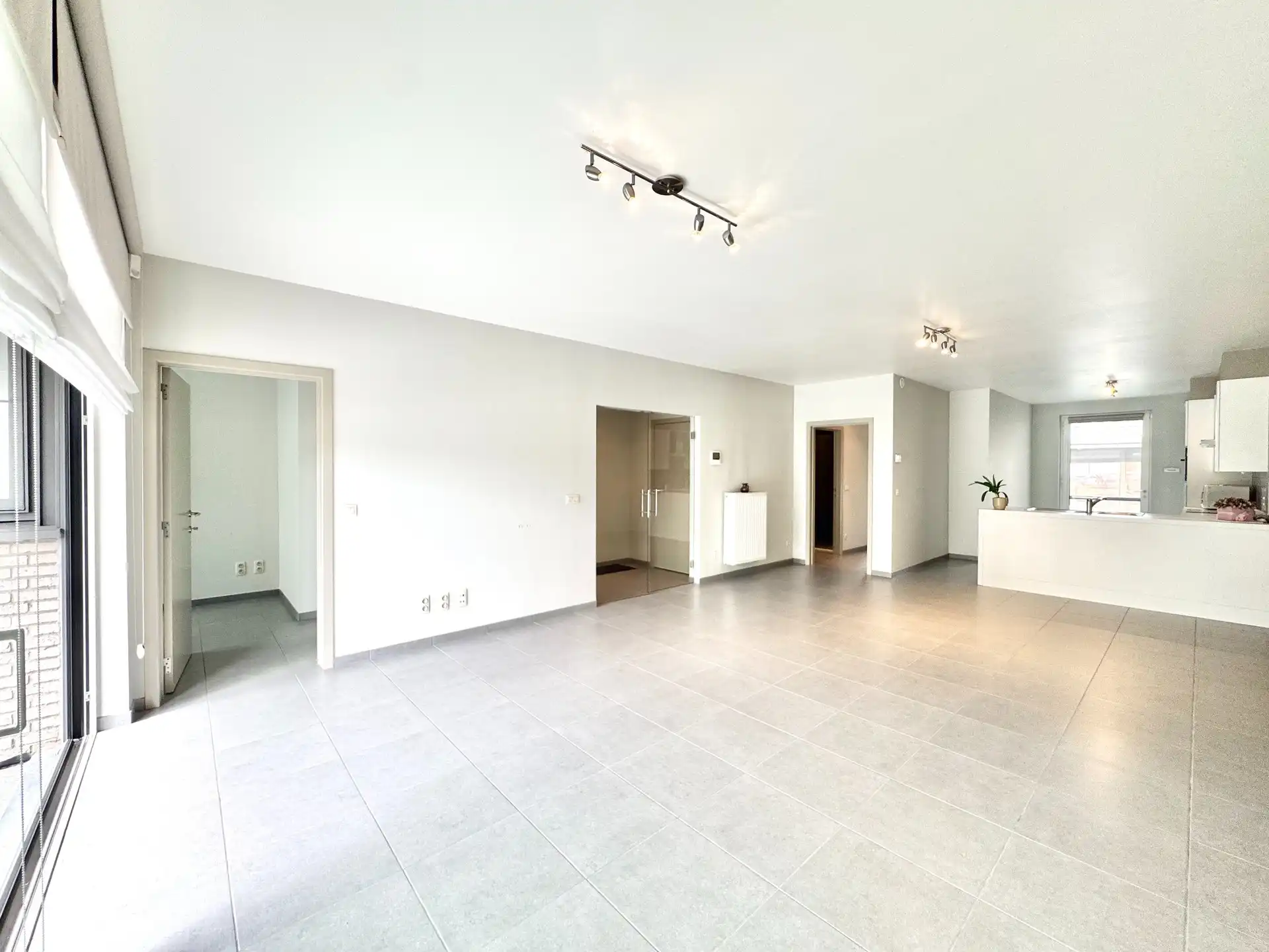 GELIJKVLOERS APPARTEMENT | VOOR- EN ACHTERTUIN | 2 KAMERS | GARAGE | 140 M² foto 14