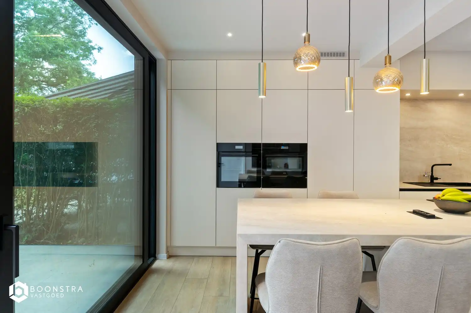 Instapklare woning met 4 slpkrs in hartje Edegem foto 3