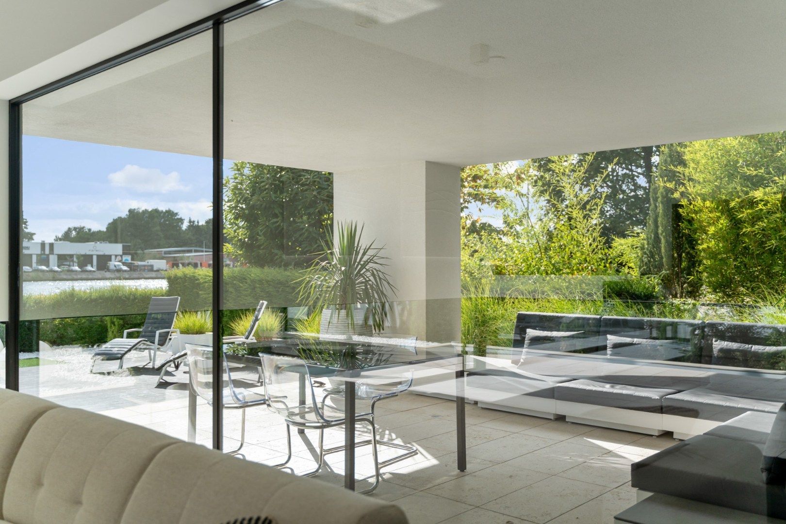 Unieke designvilla met zwembad en panoramisch uitzicht op het Albertkanaal foto 19