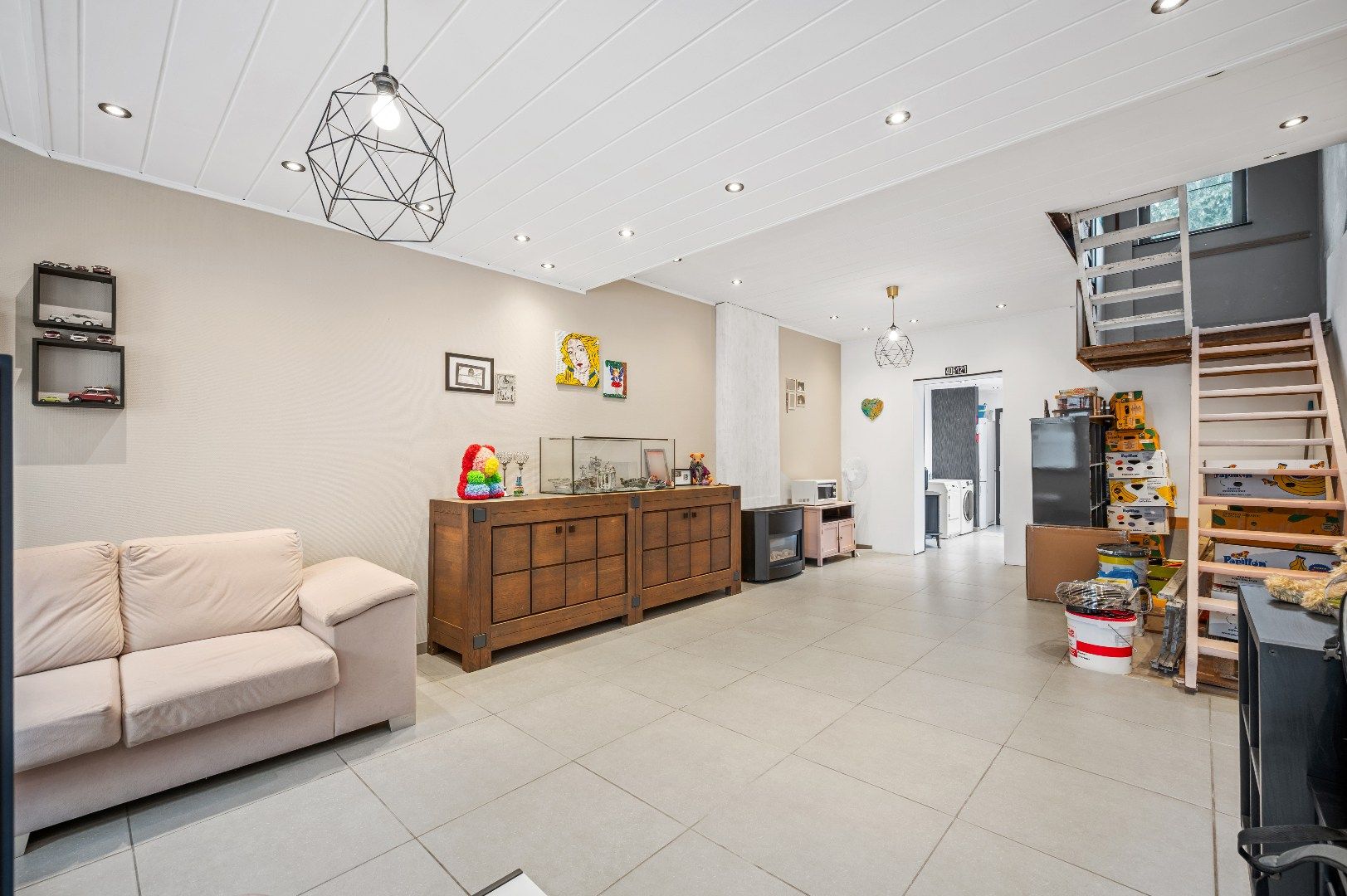 Af te werken rijwoning op de Tiense stadsrand foto 3