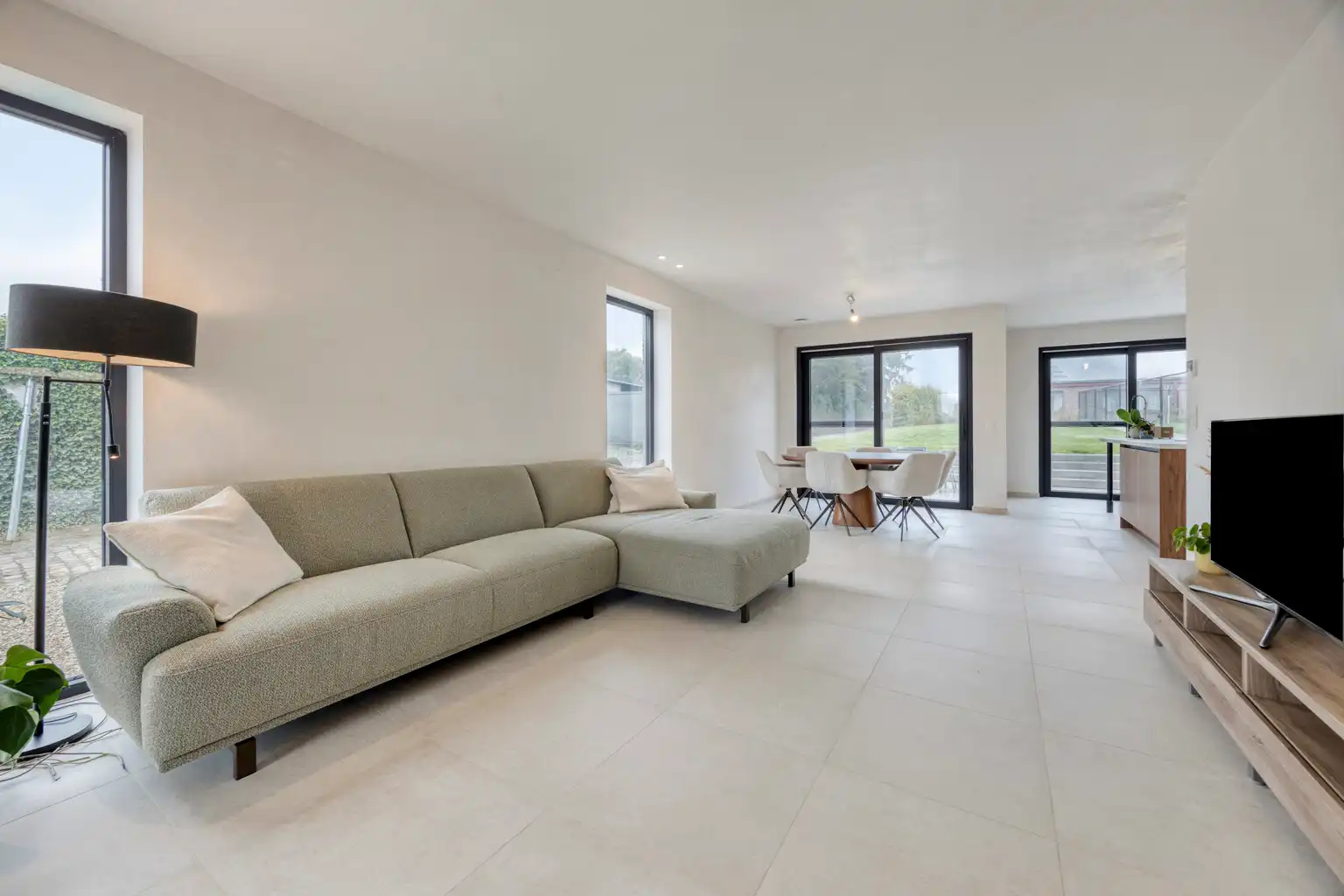 Mooie nieuwbouwwoning onder het registratierecht foto 5