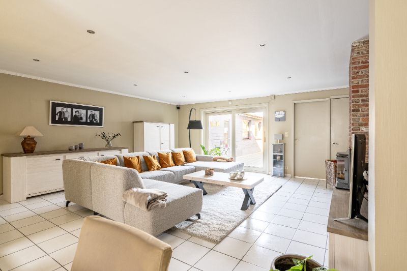 Instapklare woning met ruime garage en tuin. foto 3