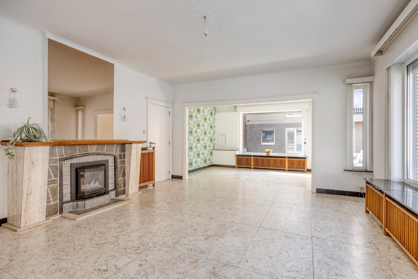 Leuke, halfopen woning met 3 slaapkamers, garage en tuin! foto 3