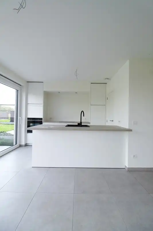 Volledig afgewerkte halfopen nieuwbouwwoning in Roeselare foto 6
