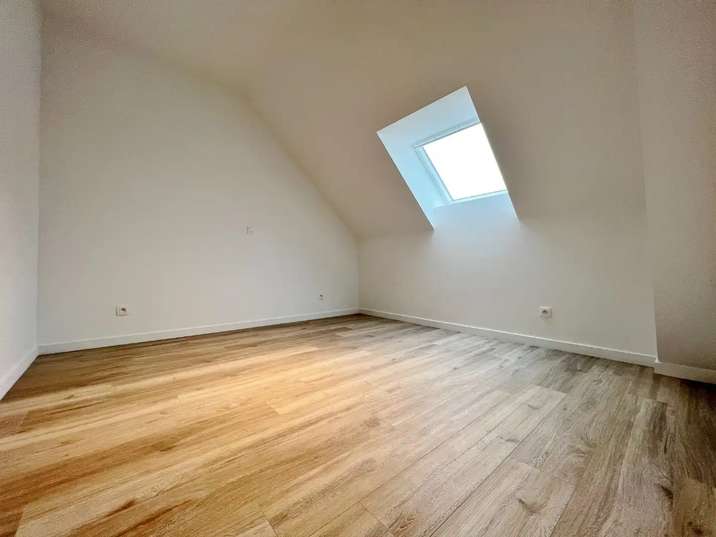 Volledig gerenoveerde woning met ruime tuin foto 10