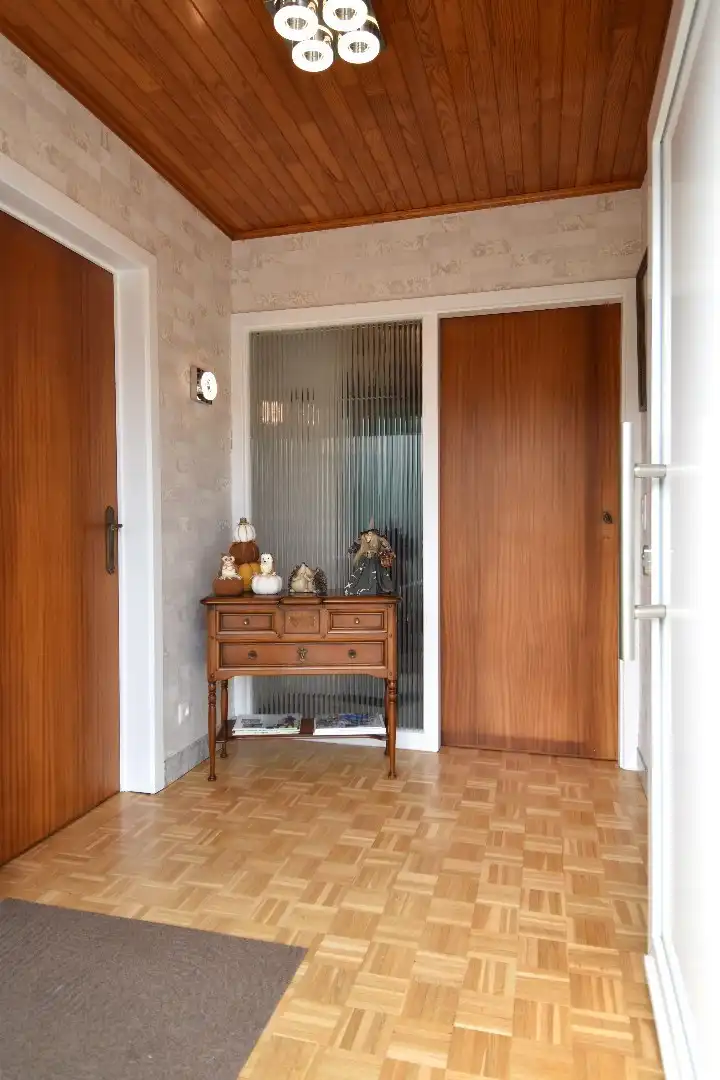 Charmante bungalow met 3 slaapkamers, dubbele garage en tuin te koop in Wevelgem foto 5