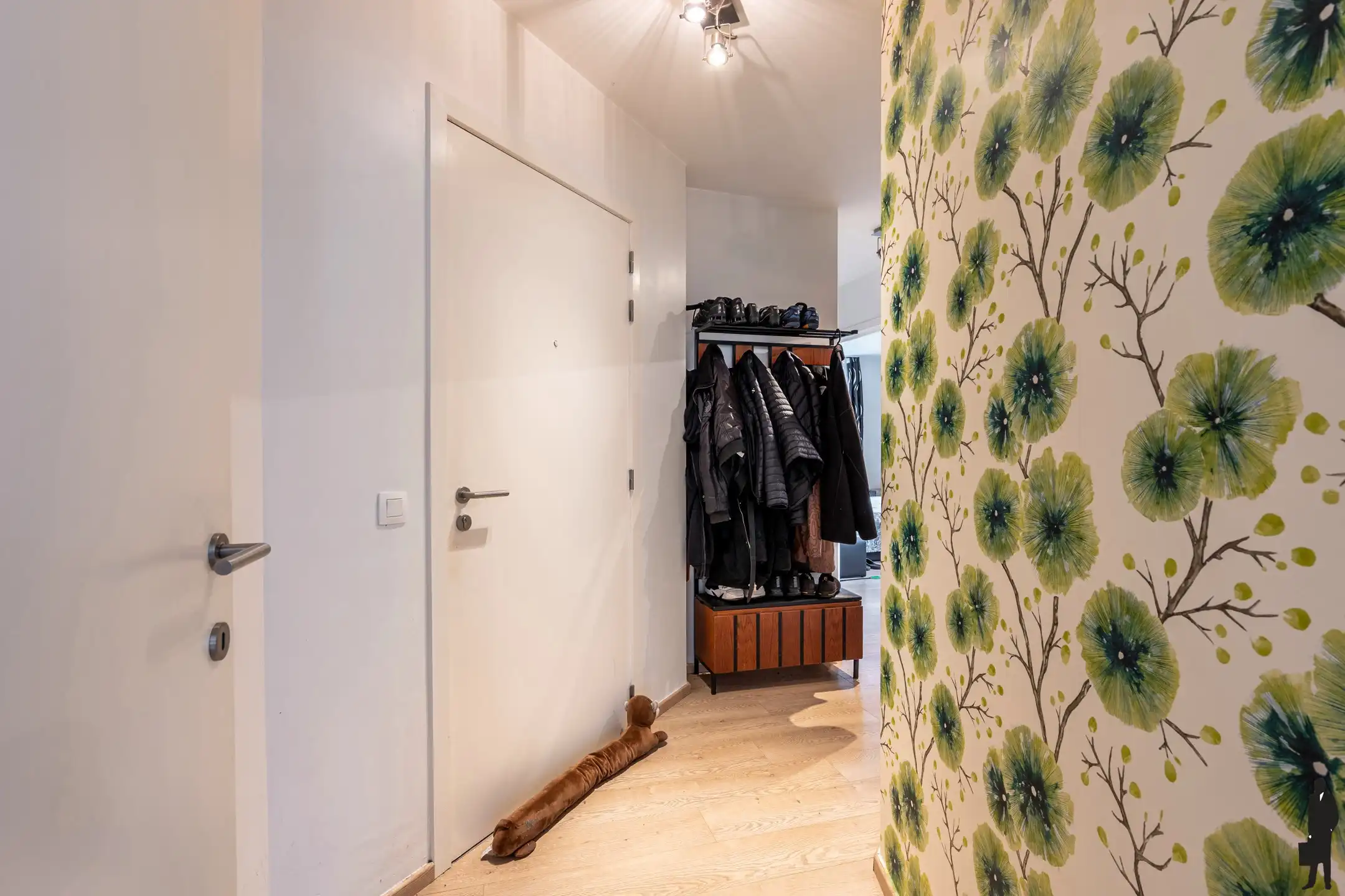 Mooi gelijkvloers appartement MET TUIN en 2 staanplaatsen. foto 6