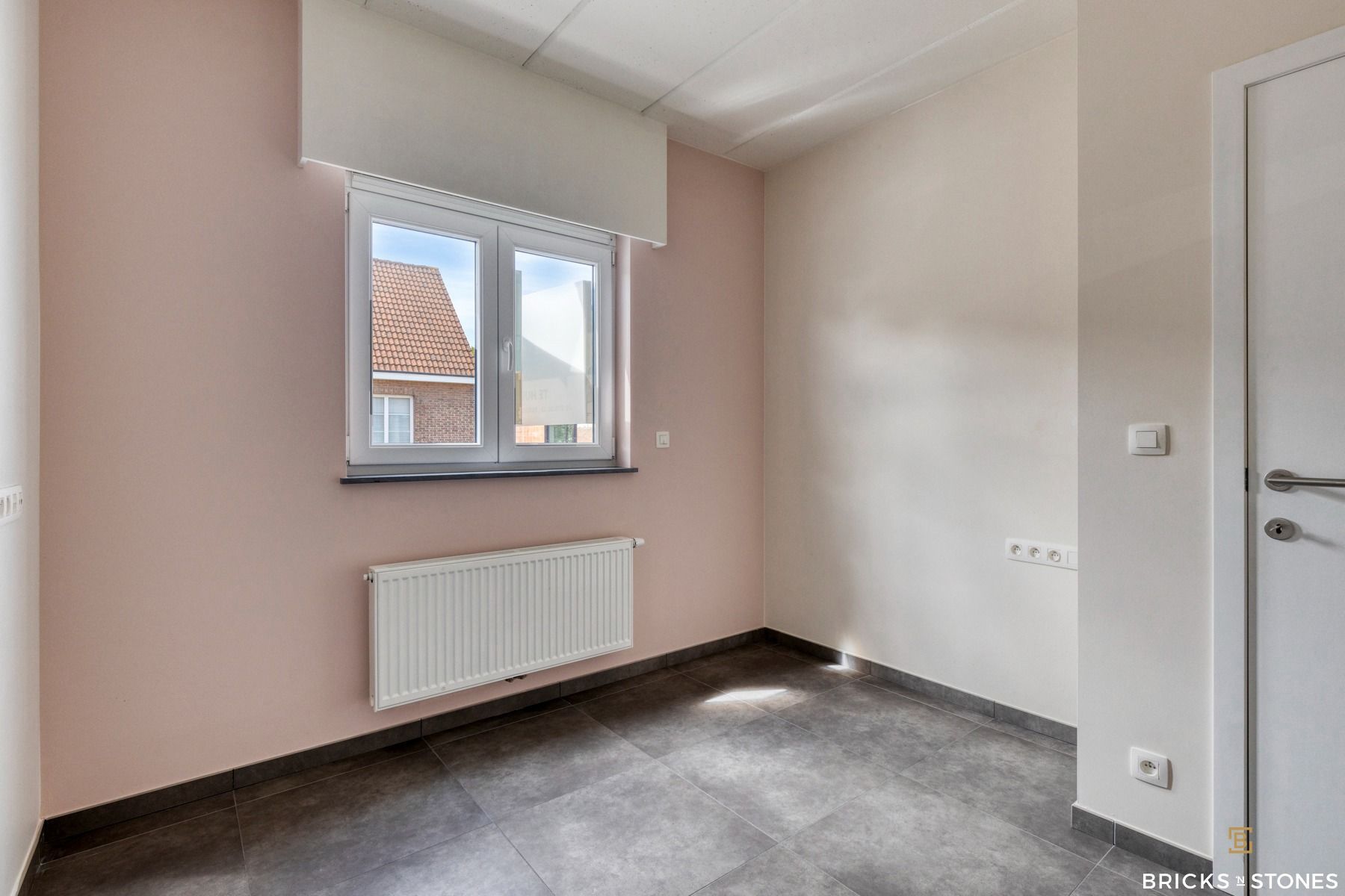 Knap en verzorgd 2-slaapkamerappartement met terras in residentiële buurt foto 12