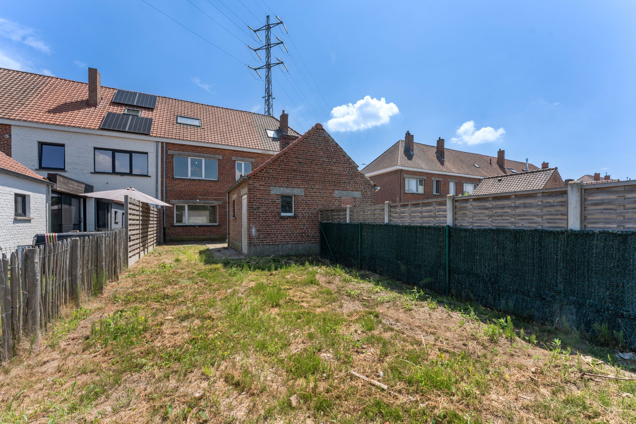 Centraal gelegen verder af te werken rijwoning op 250m2 foto 19