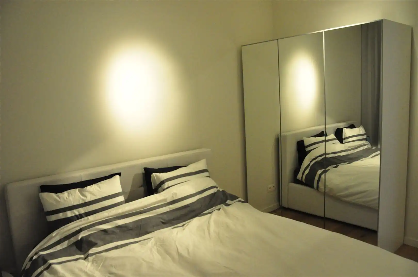 Gemeubeld 2-slaapkamerappartement met terras en parking! foto 12