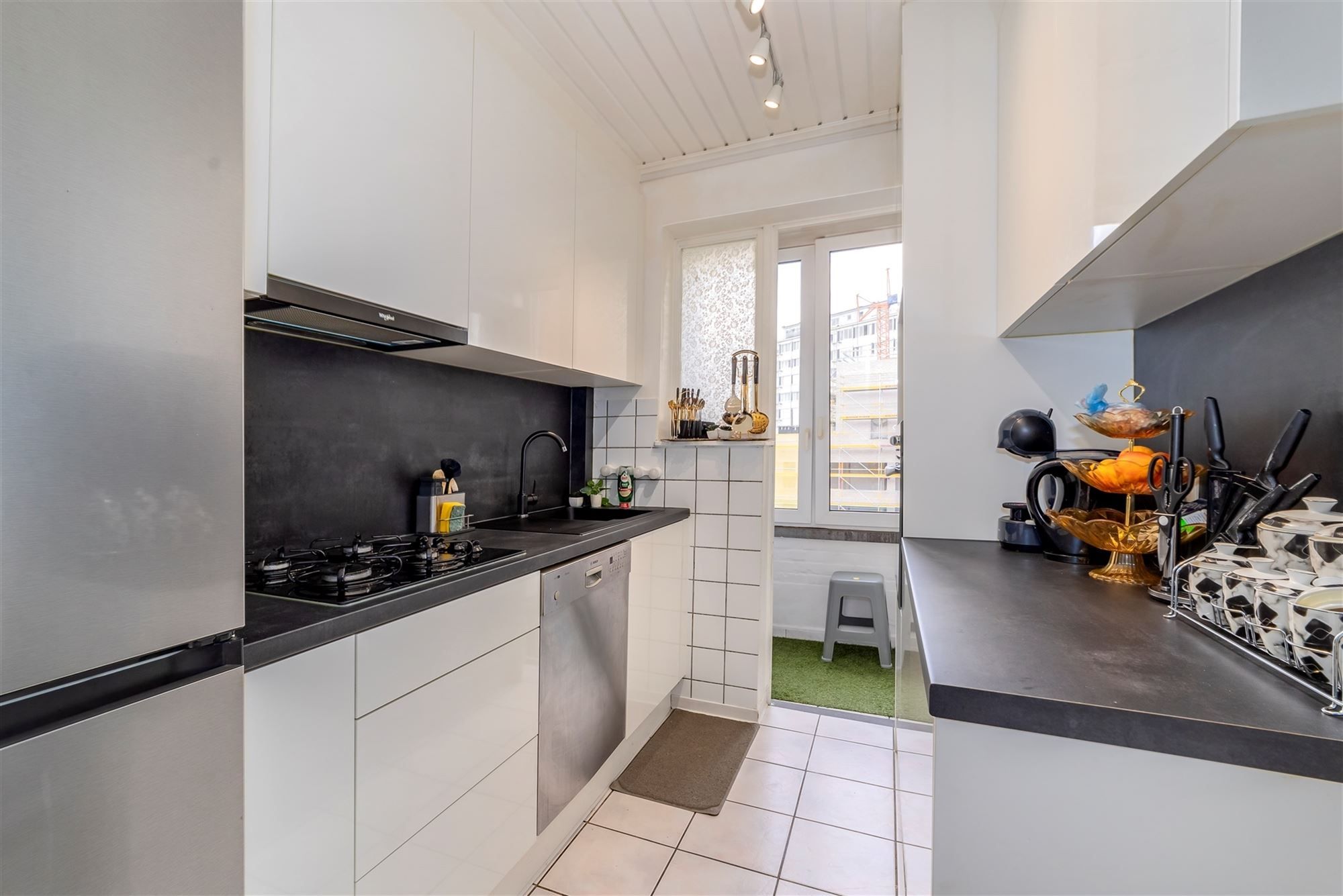 Leuk 3-slaapkamer appartement met garage foto 6